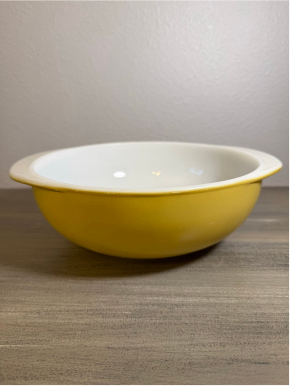 VINTAGE PYREX CASSEROLE DISH #024 2 QT Golden Yellow Pre-owned no lid
